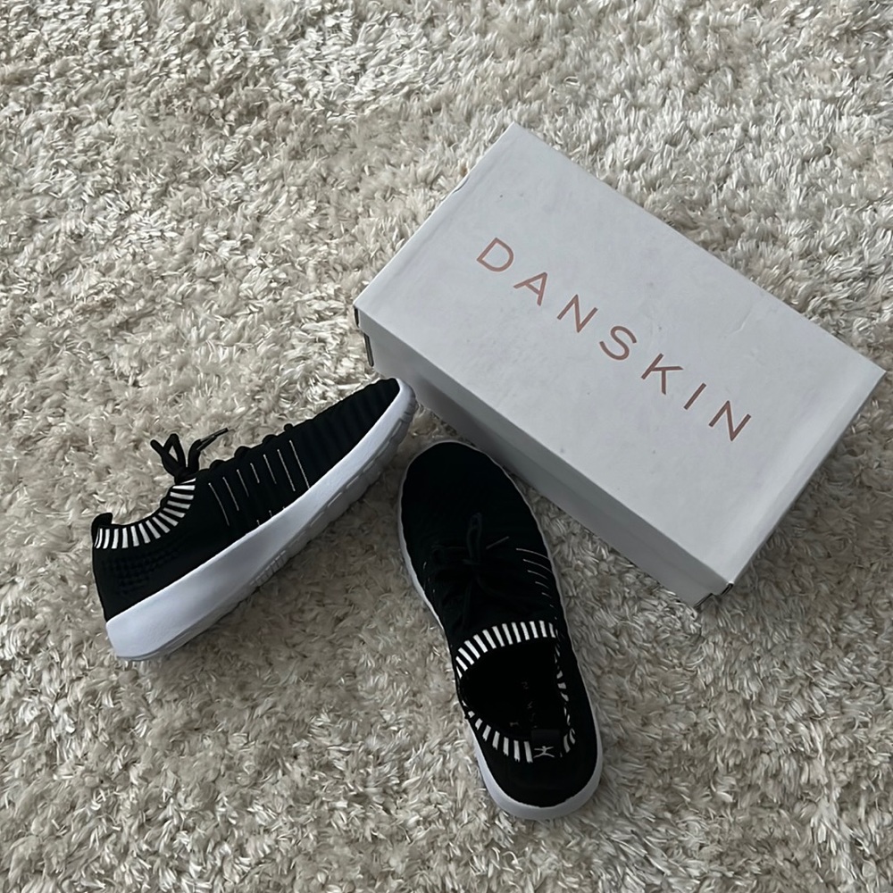 Danskin kids shoes